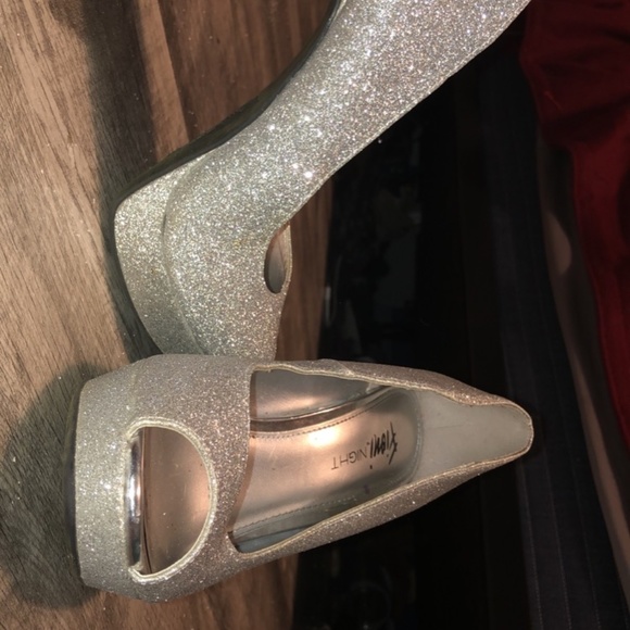 Fioni Night Silver High Heels (Size 8) - Picture 1 of 3